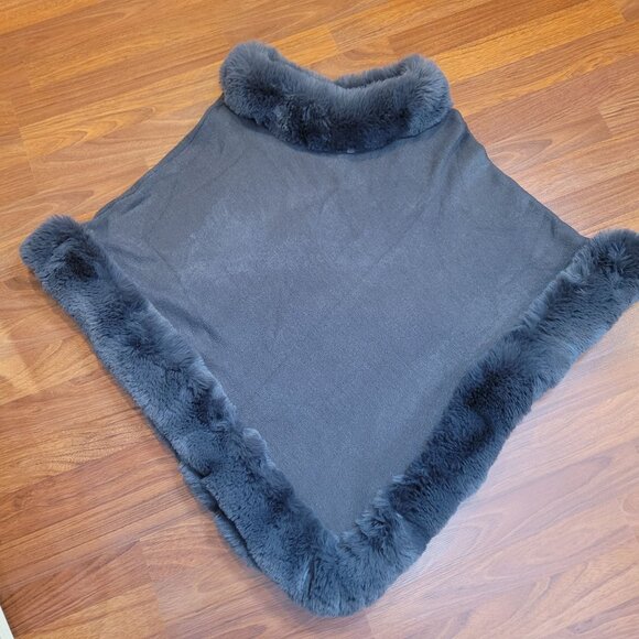 This & That Gray Faux Fur Trim Poncho Cape One Size - Picture 13 of 15